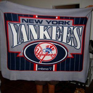 NEW YORK YANKEES THROW APPROX 43"X60" GENTLY USED